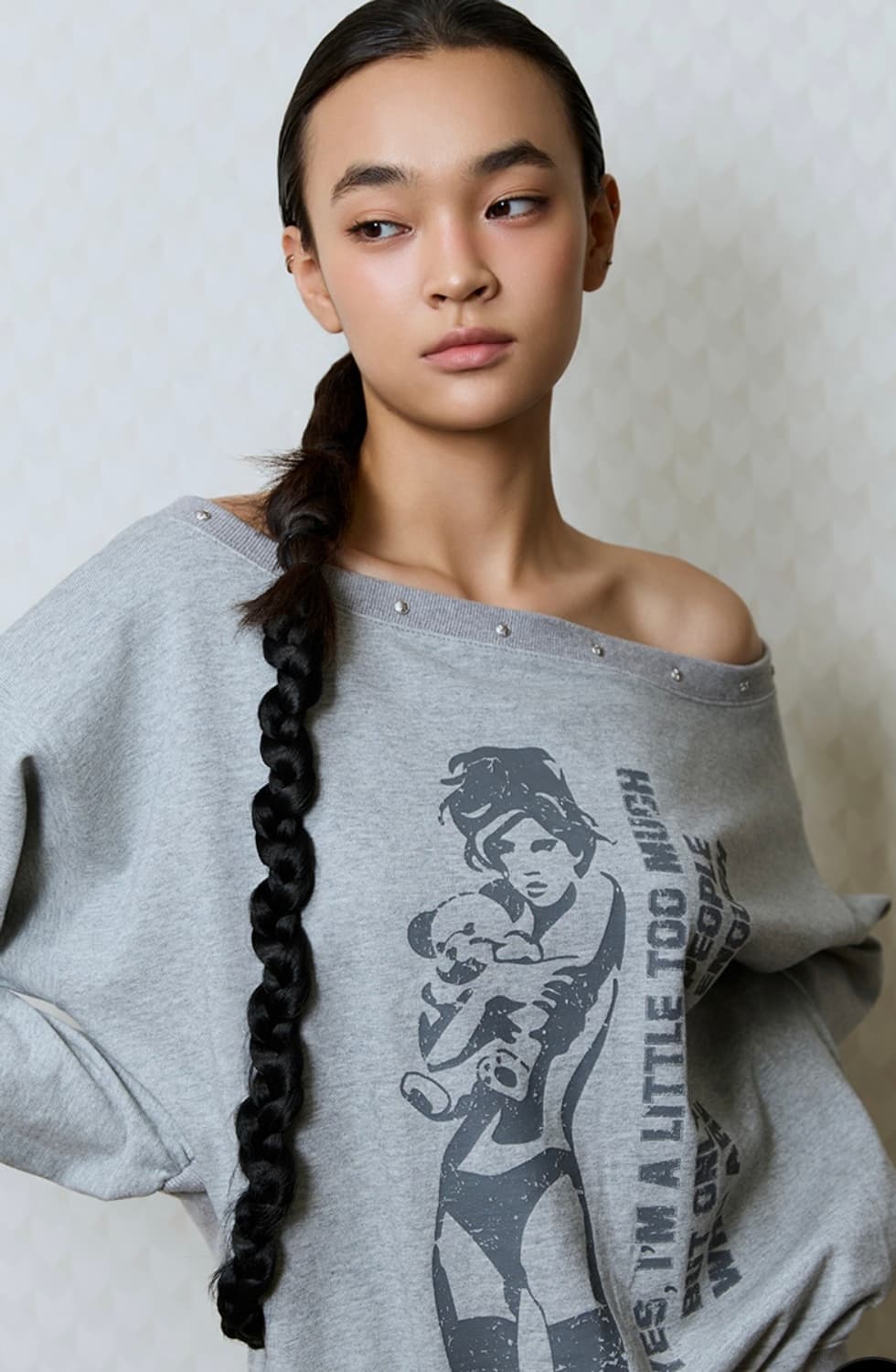 러브이즈투르 GT ONE SHOULDER SWEATSHIRY 상품이미지3