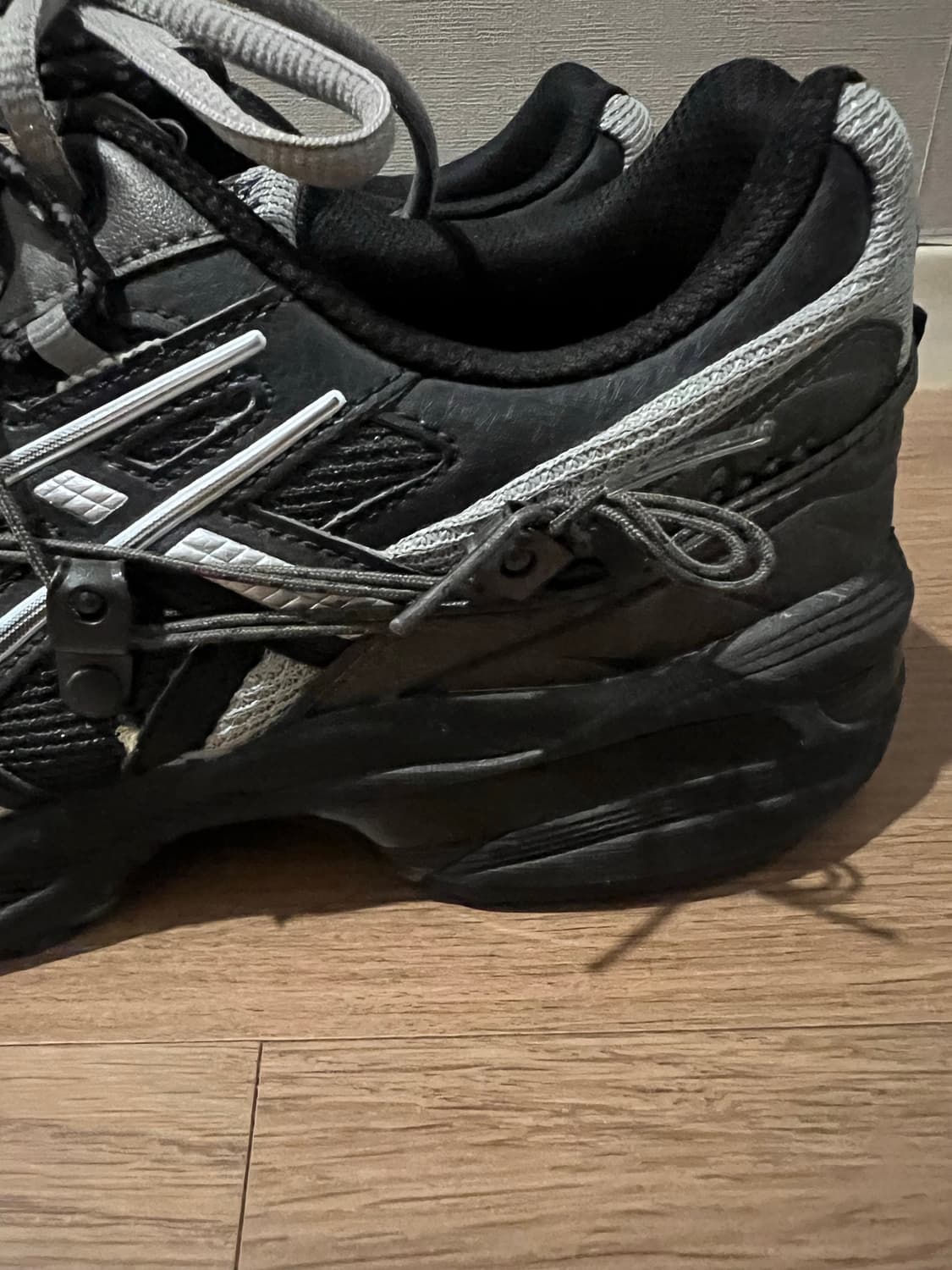 아식스 앤더슨벨 젤 1090 블랙실버 eu43.5 상품이미지4