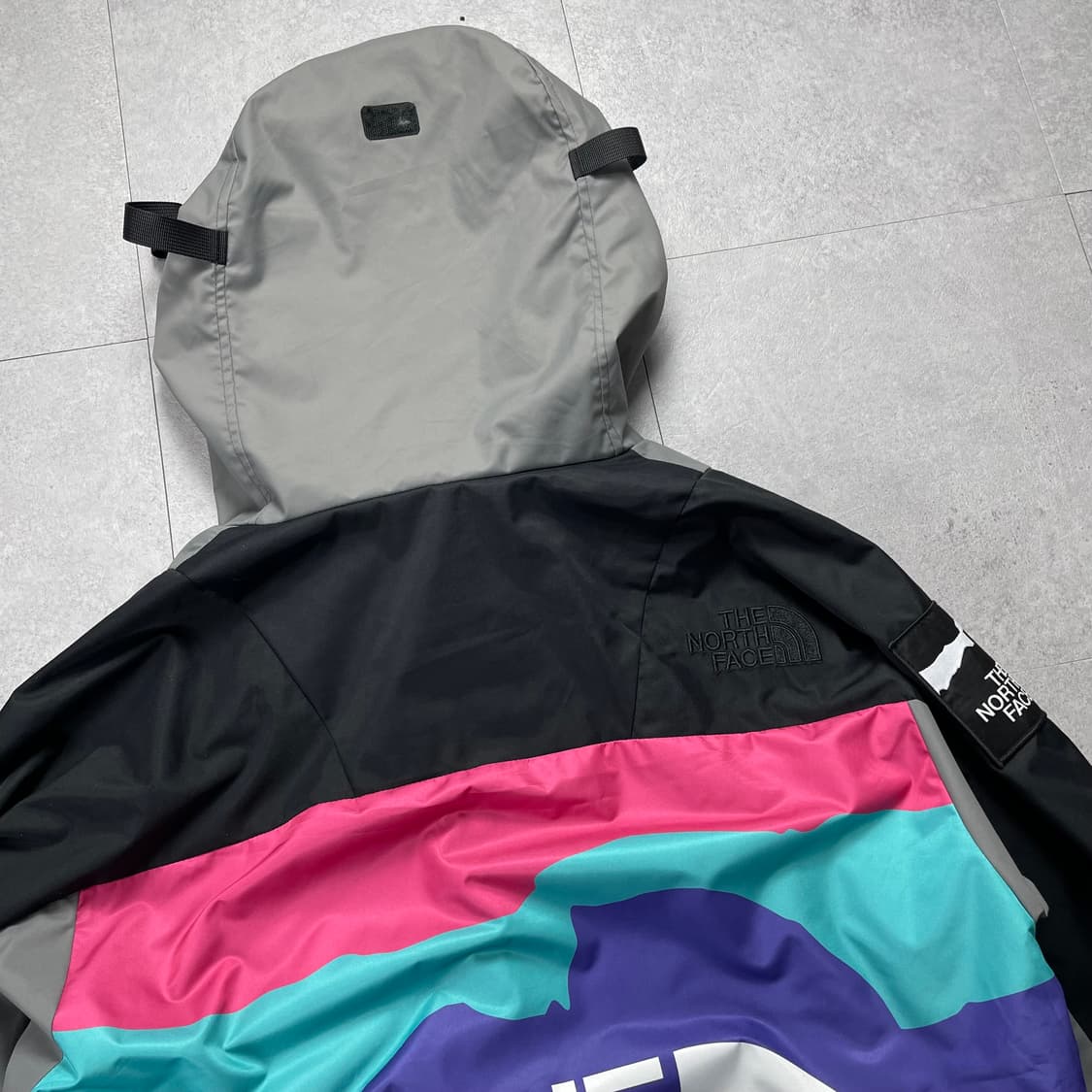 노스페이스 X Invincible 마운틴 자켓 상품이미지4