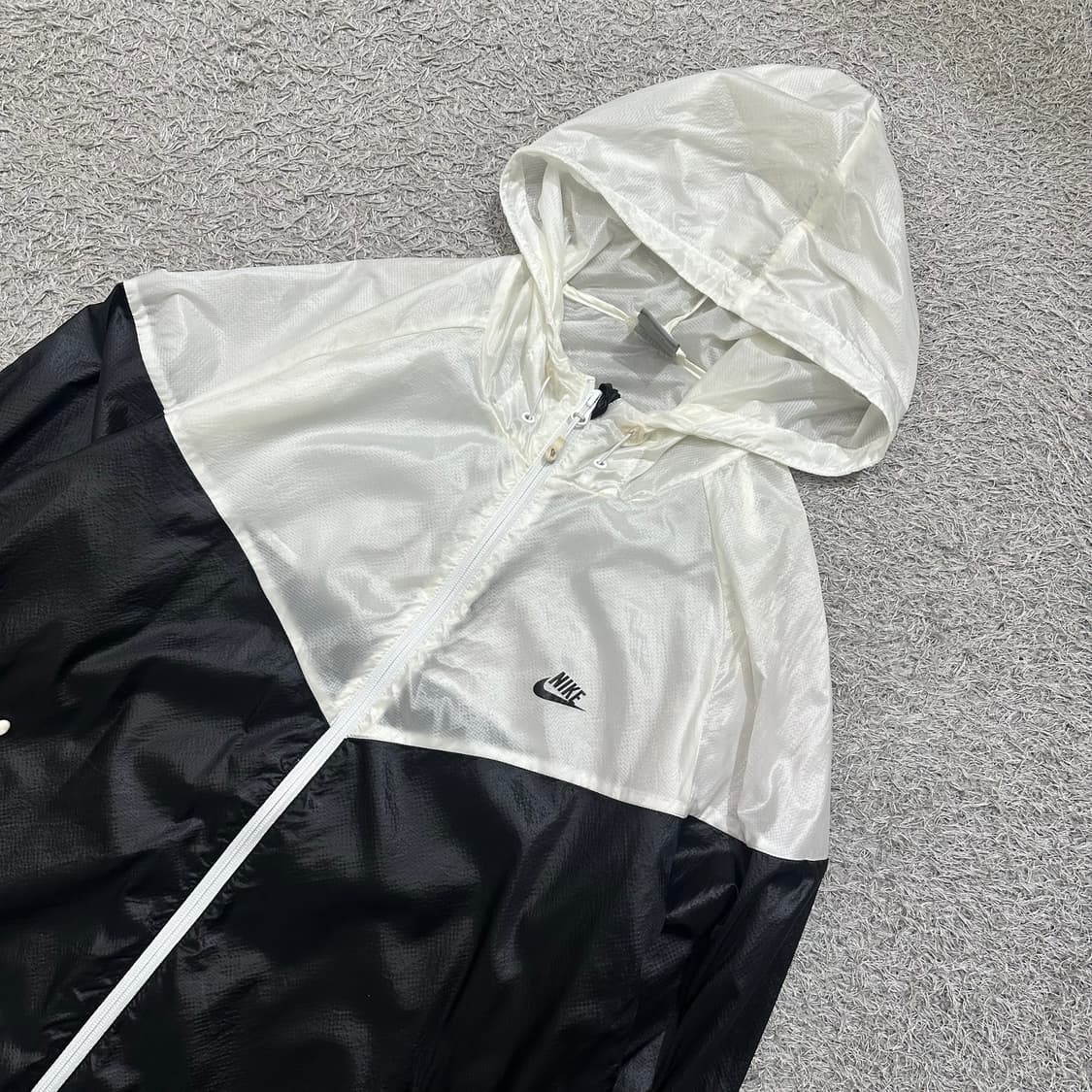 [105-110] 나이키 경량바람막이 상품이미지1