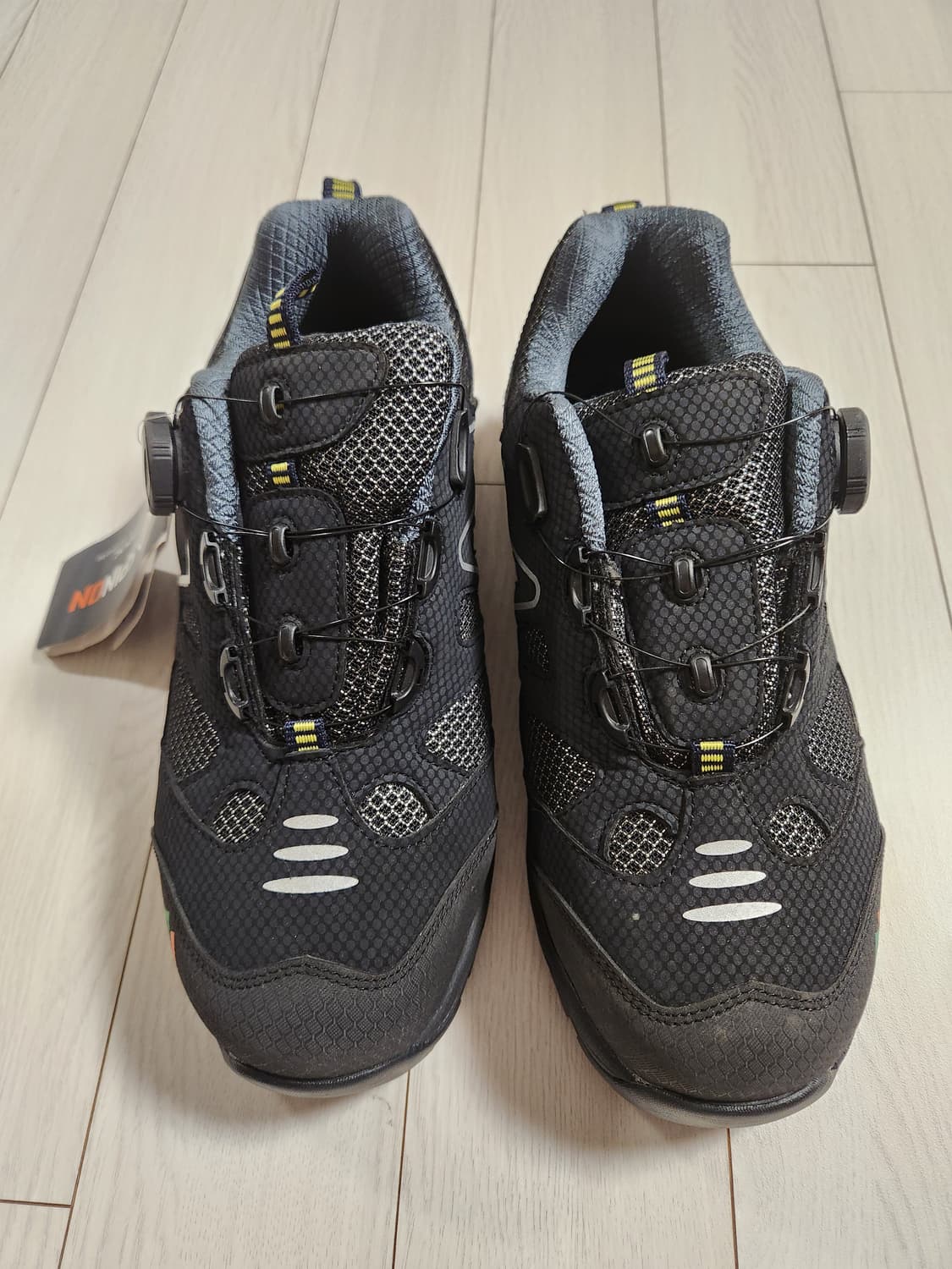 택 새상품)티뷰크 프리 락 다이얼 안전화 MS-4712F 사이즈260

 상품이미지4