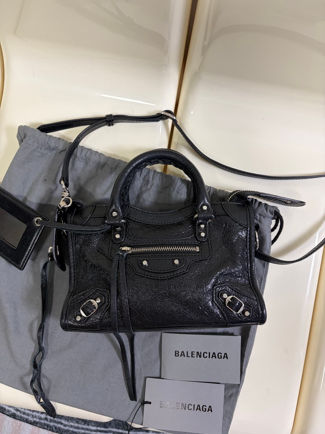 [A+ 정품] 발렌시아가 시티 모터백 나노 블랙 상품이미지5