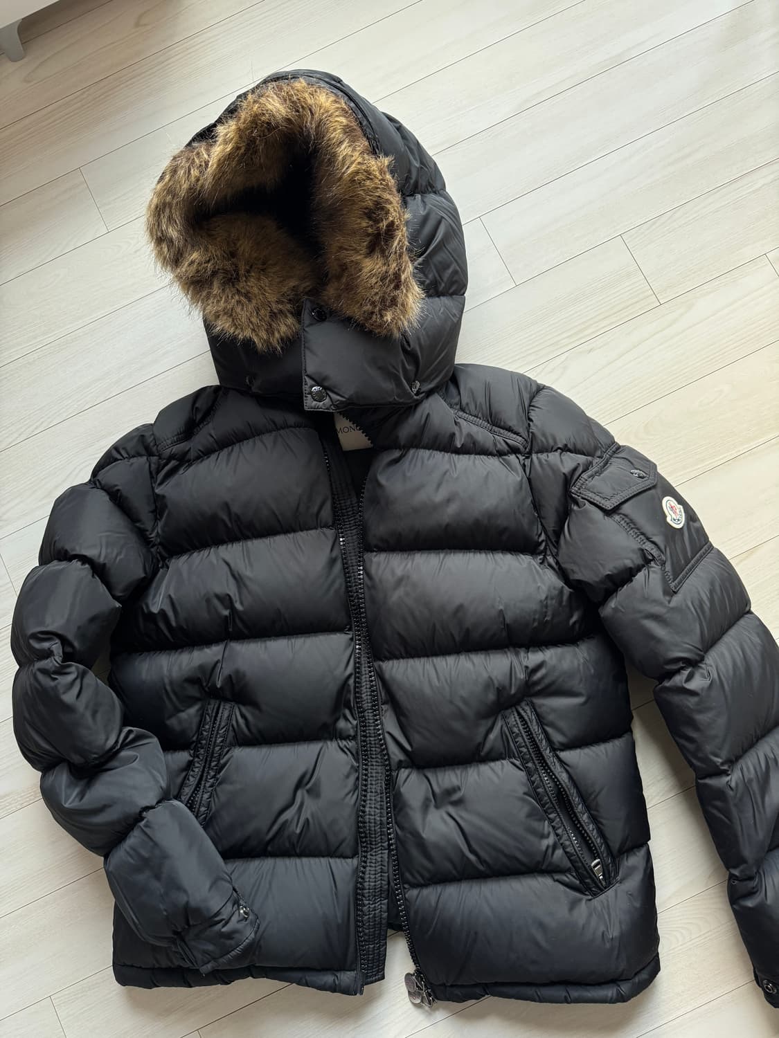 몽클레어 남성 마야프 숏 패딩 블랙 3 상품이미지1