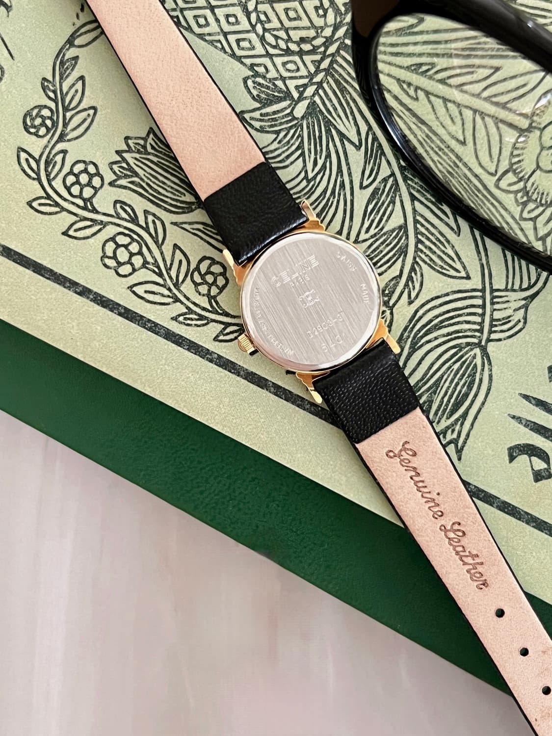 CELINE  셀린느 스몰세컨드 골드 라운드 시계  상품이미지8