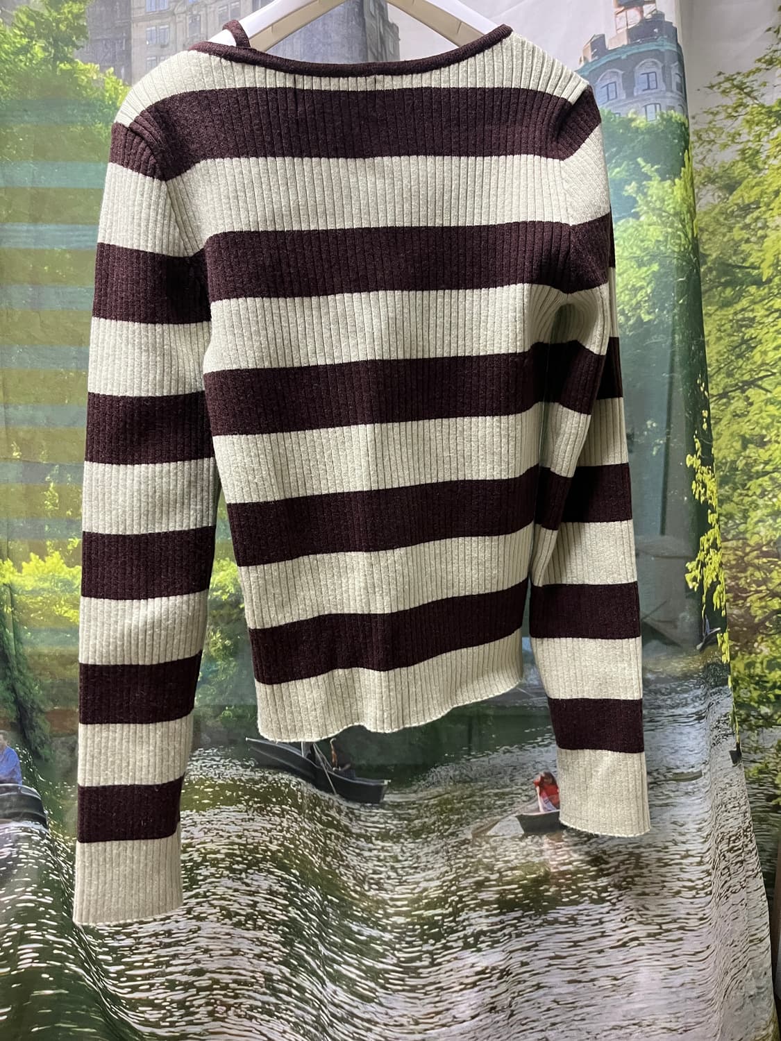 로라로라 장원영 컷아웃 리본 니트 팝니다! 상품이미지8