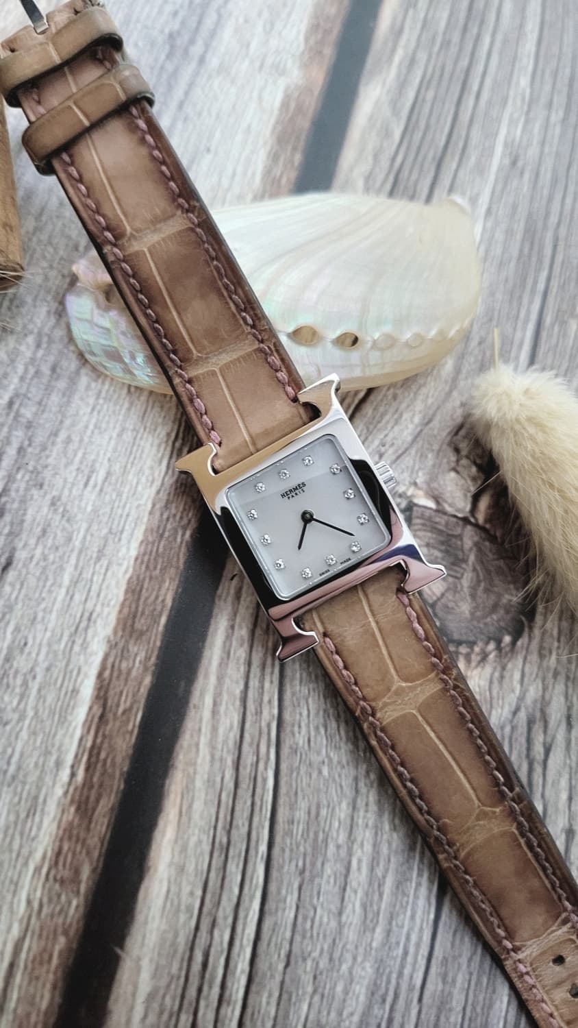 정품 에르메스 H아워 12P 펄 다이얼 다이아 악어스트랩 쿼츠시계 풀구성 상품이미지1
