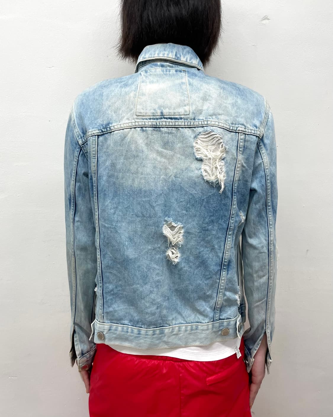  Distressed washed denim jacket 상품이미지2