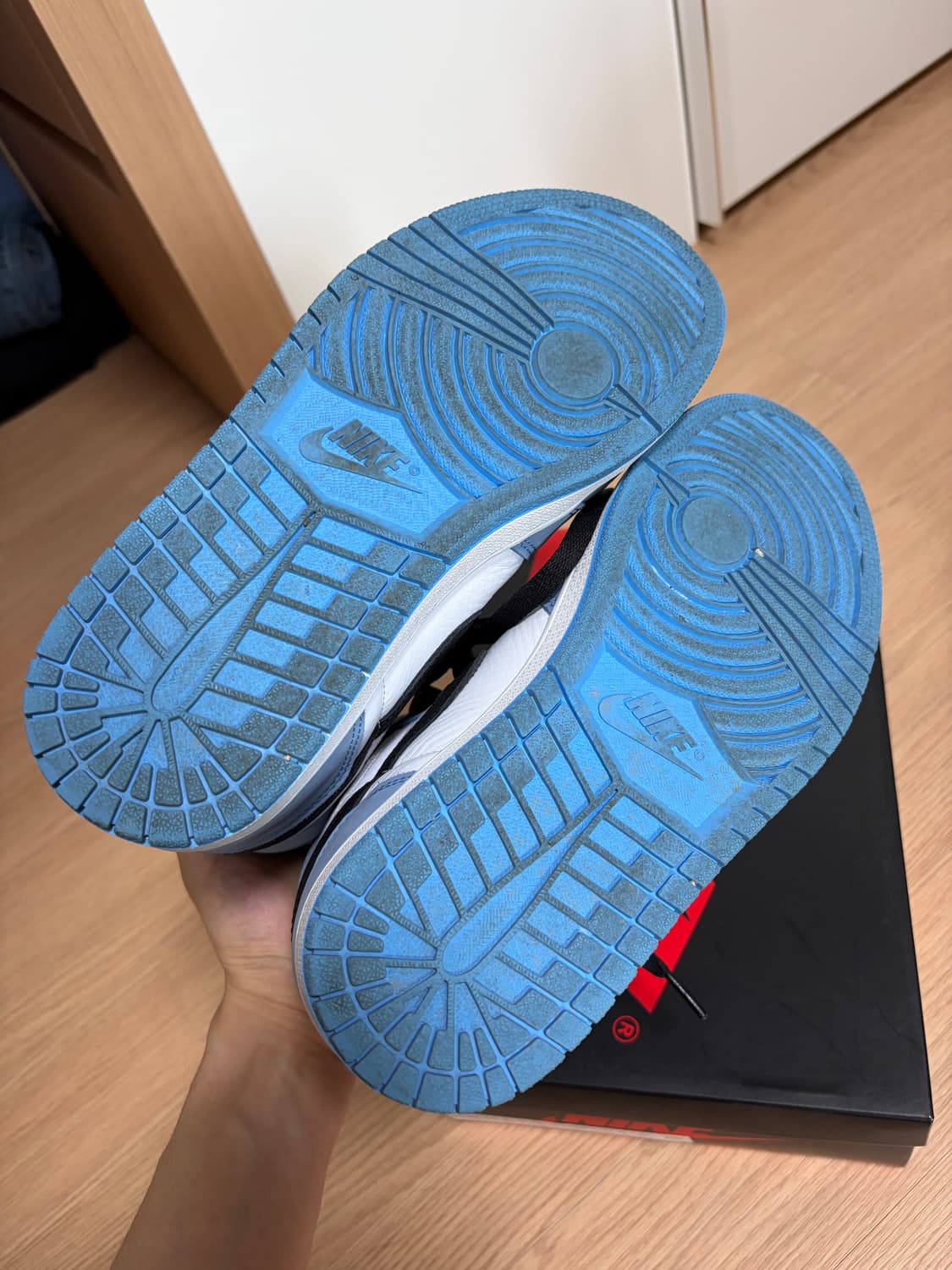 조던1 하이 유니버시티 블루 255 상품이미지6