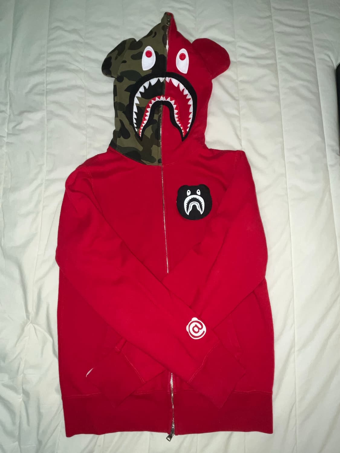 베이프 베어브릭 적계 샤크 후드집업 판매합니다 상품이미지1