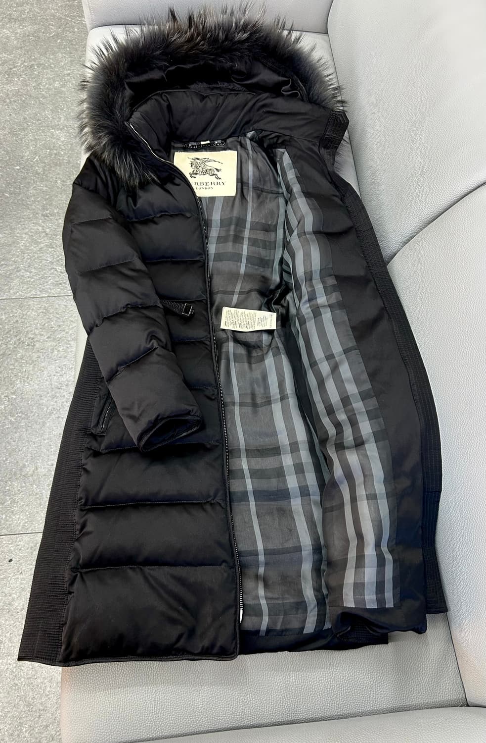 버버리 벨티드 블랙 다운 롱패딩(S) 상품이미지8