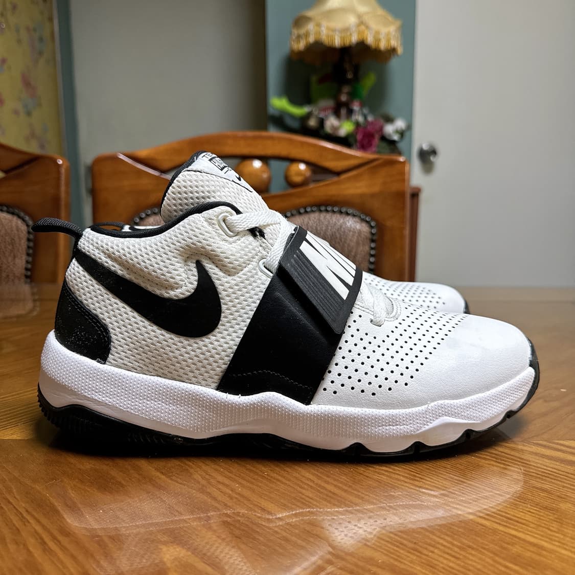 [250] 나이키 팀 허슬 D8 GS 상품이미지1