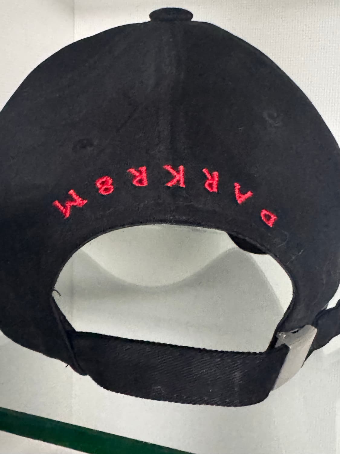 다크룸 업사이드다운 레드 로고 캡 상품이미지2