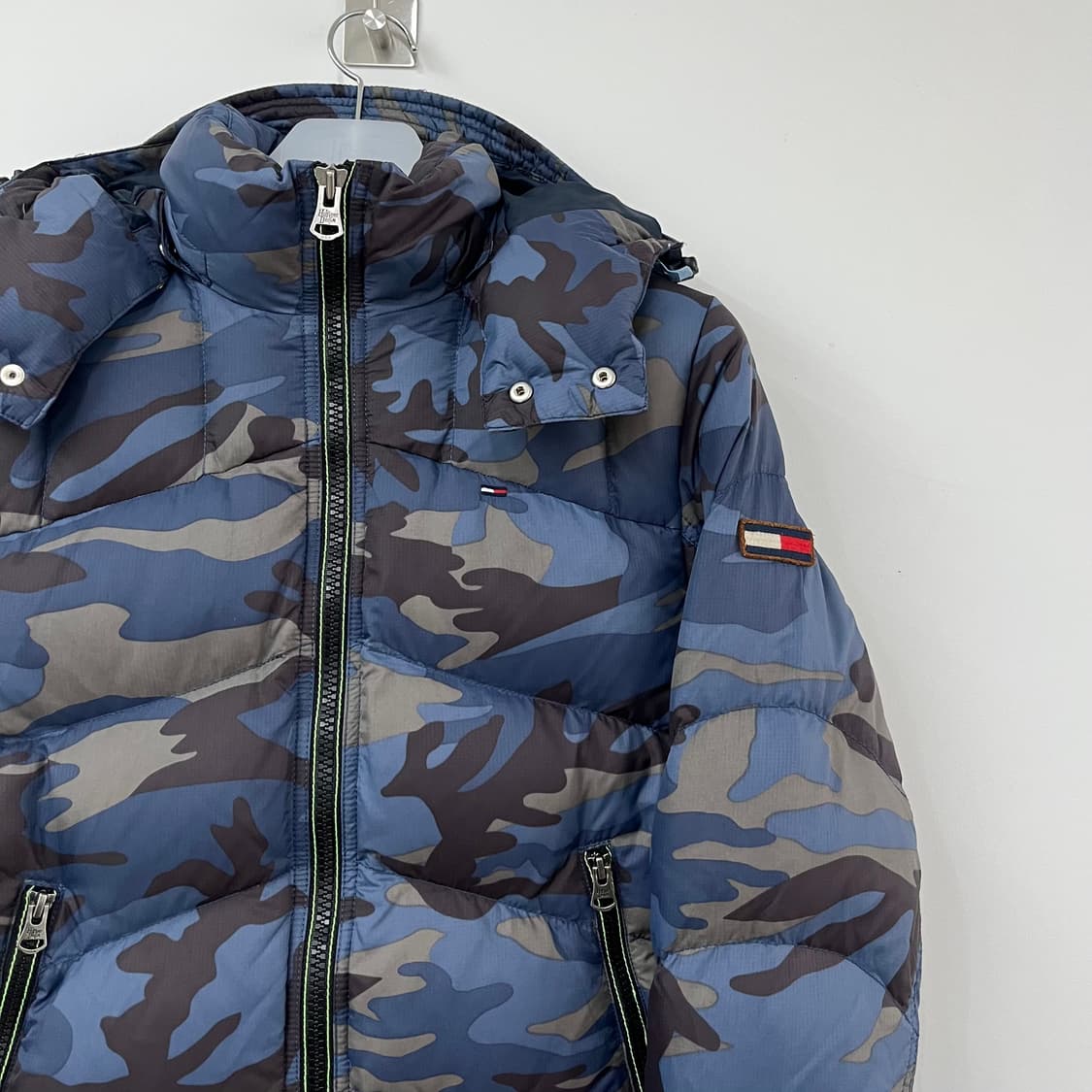 타미힐피거 자수로고 카모 패딩 점퍼 상품이미지4