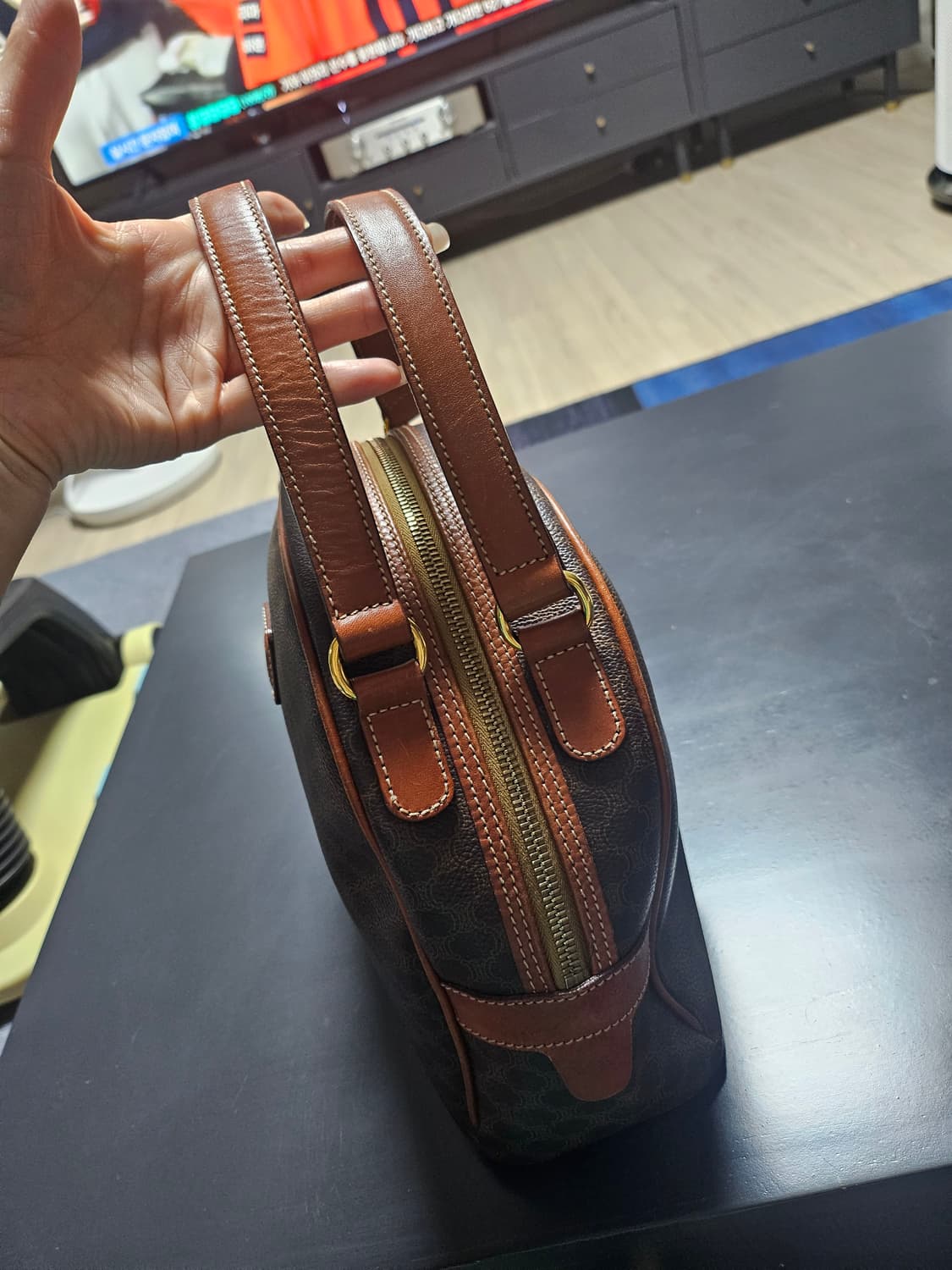 셀린느 마카담 호보백 상품이미지3
