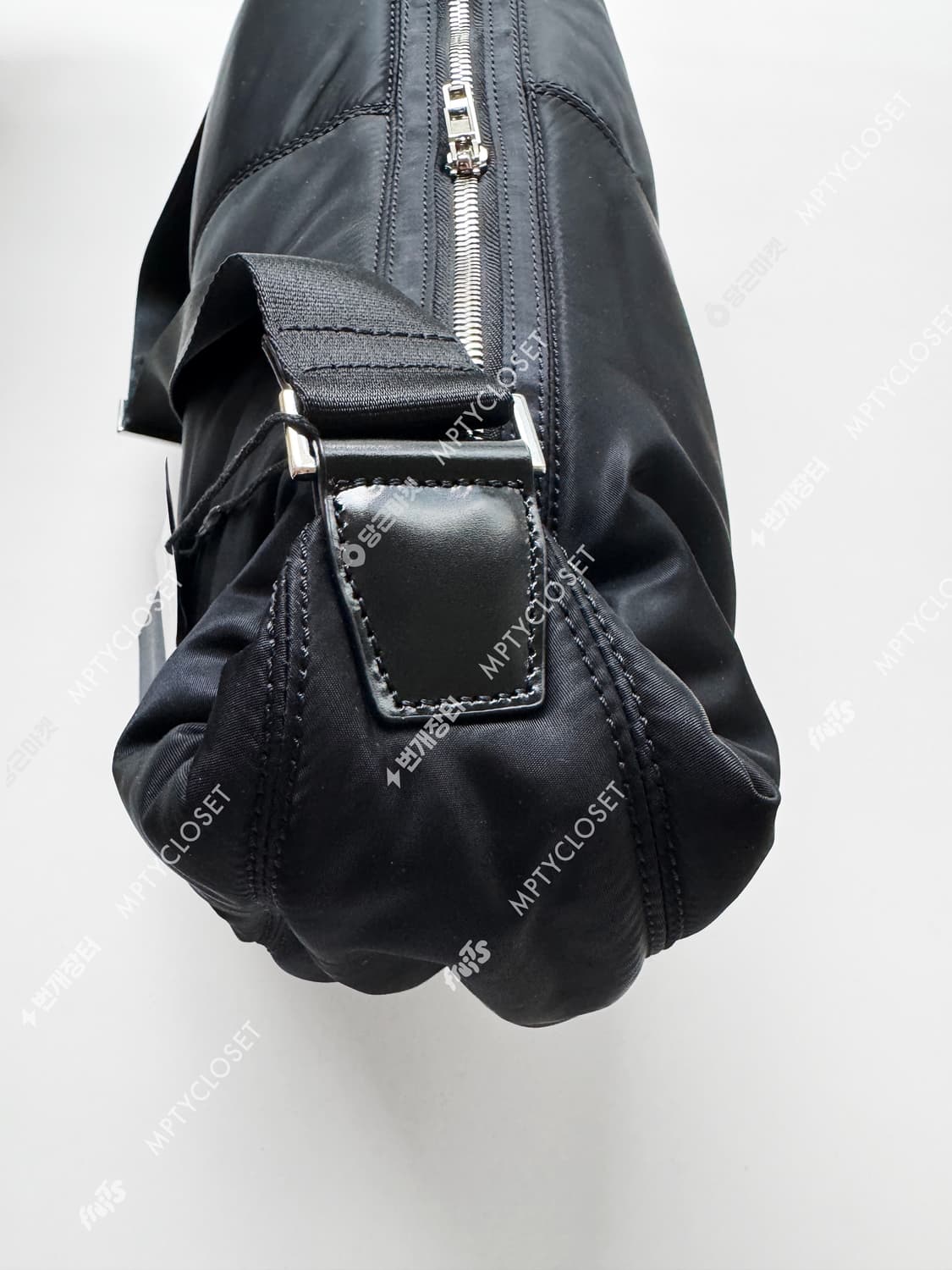 [new] 준지 juun.j 성수에디션 나일론 호보백 크로스백 상품이미지9