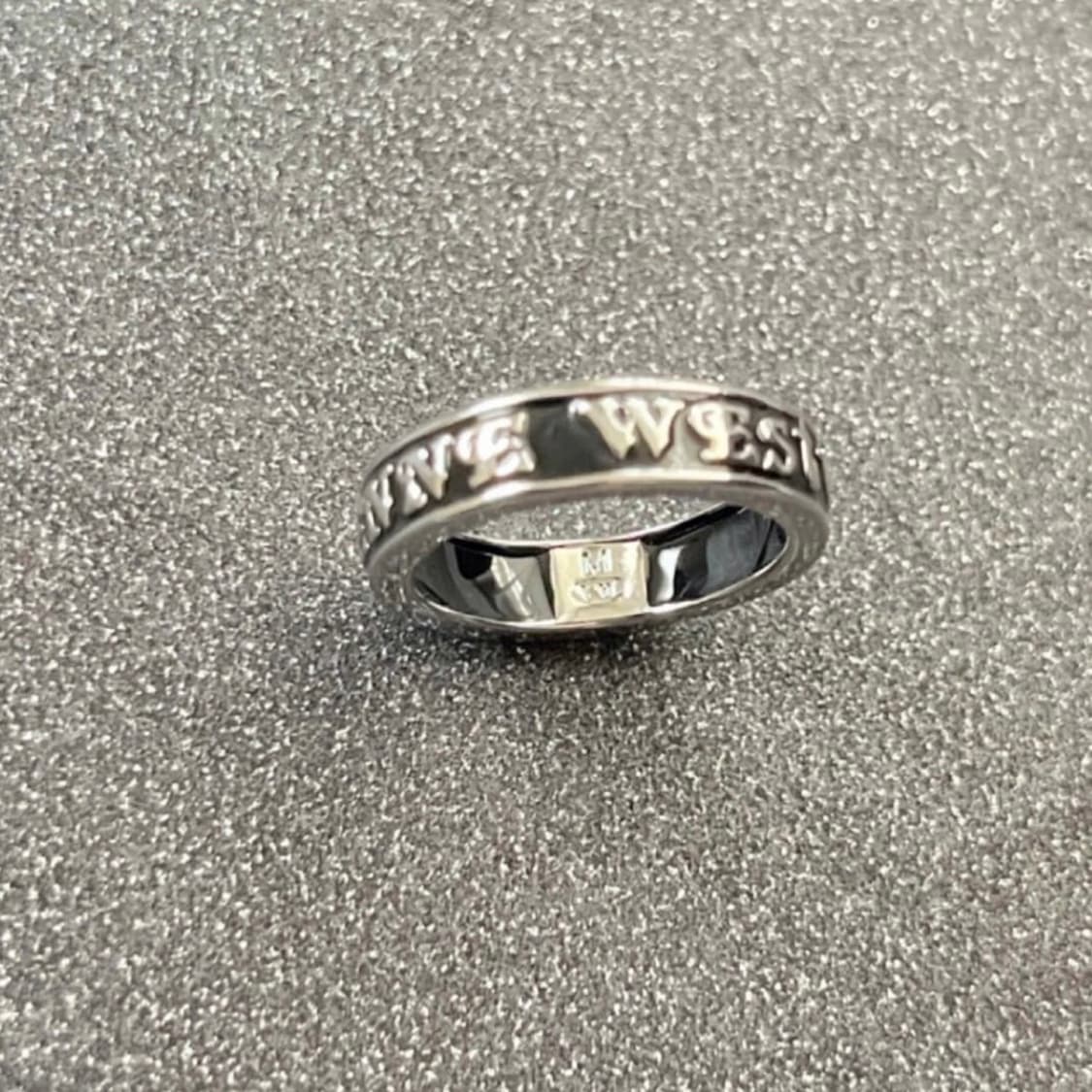 비비안웨스트우드 아카이브 레터링 orb로고 각인 블랙실버링 반지 상품이미지4