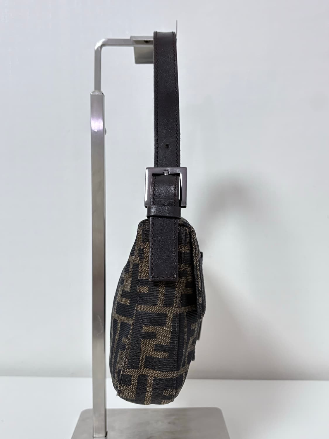 펜디 주카 바게트백 상품이미지2