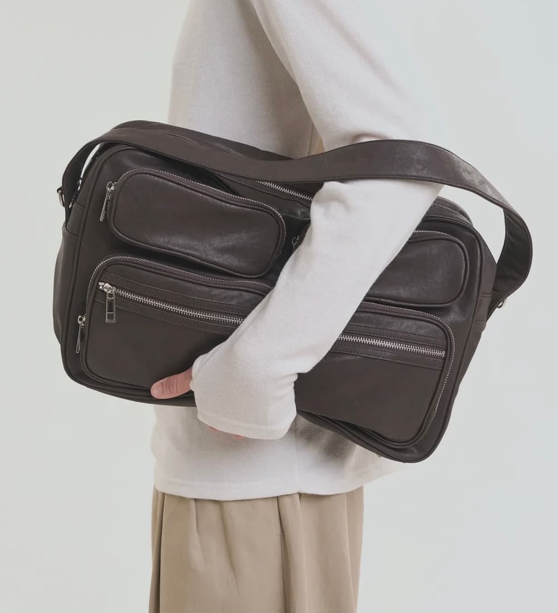 노이즈 멀티 쉘 레더 숄더 토트백 버건디 블랙 상품이미지2