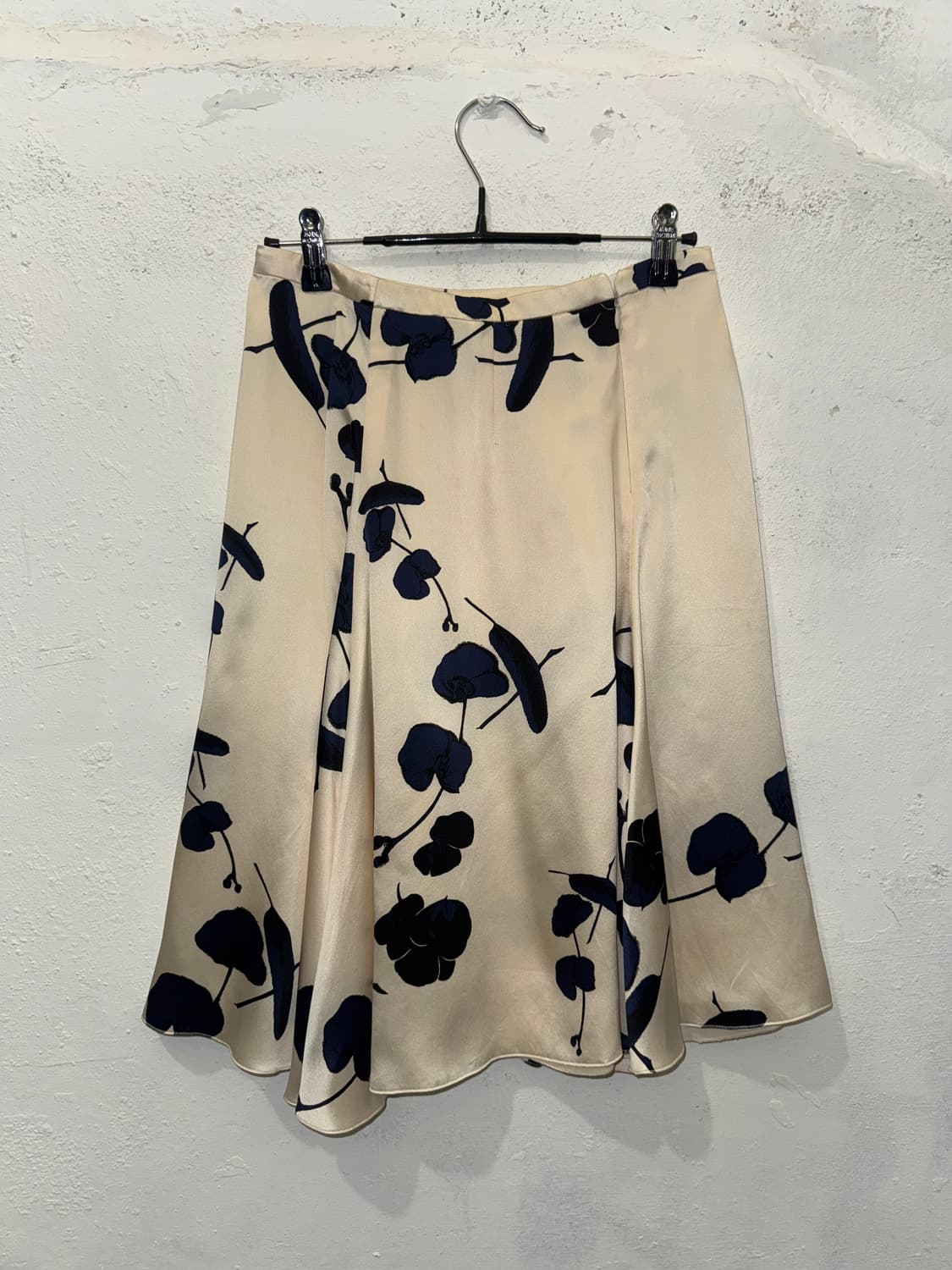 Armani collezioni 아르마니 새틴 플라워 패턴 미디스커트 상품이미지4