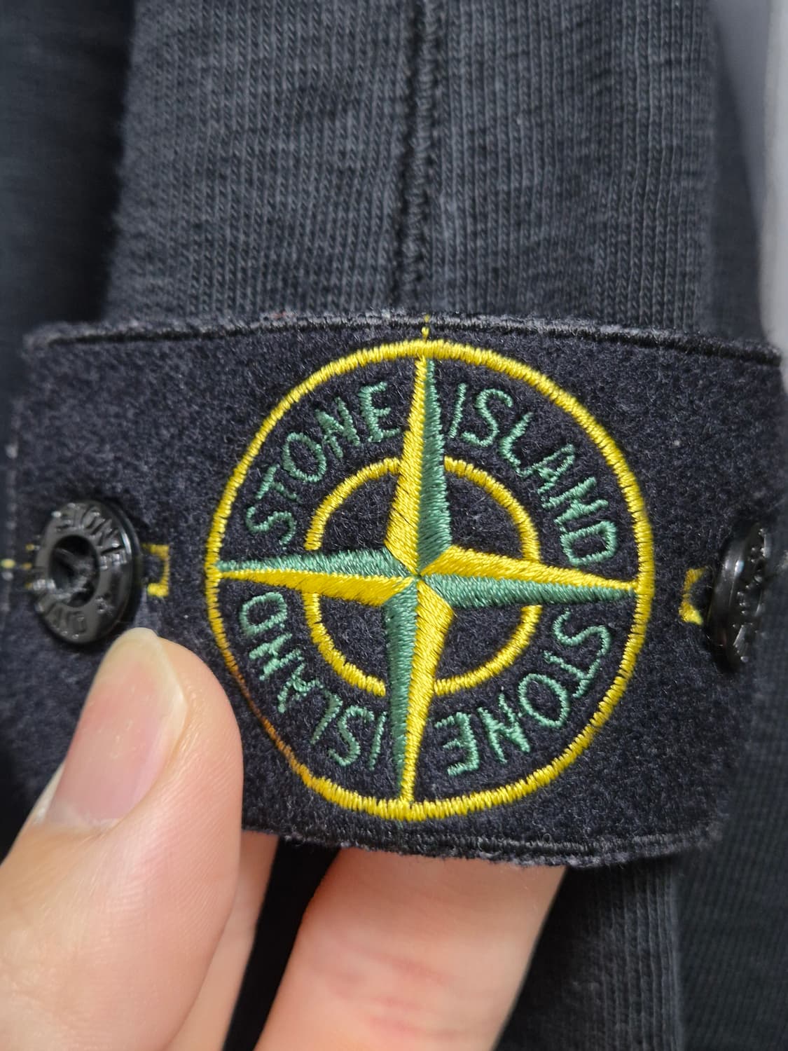 24SS스톤아일랜드 맨투맨 100-L 블랙 상품이미지3