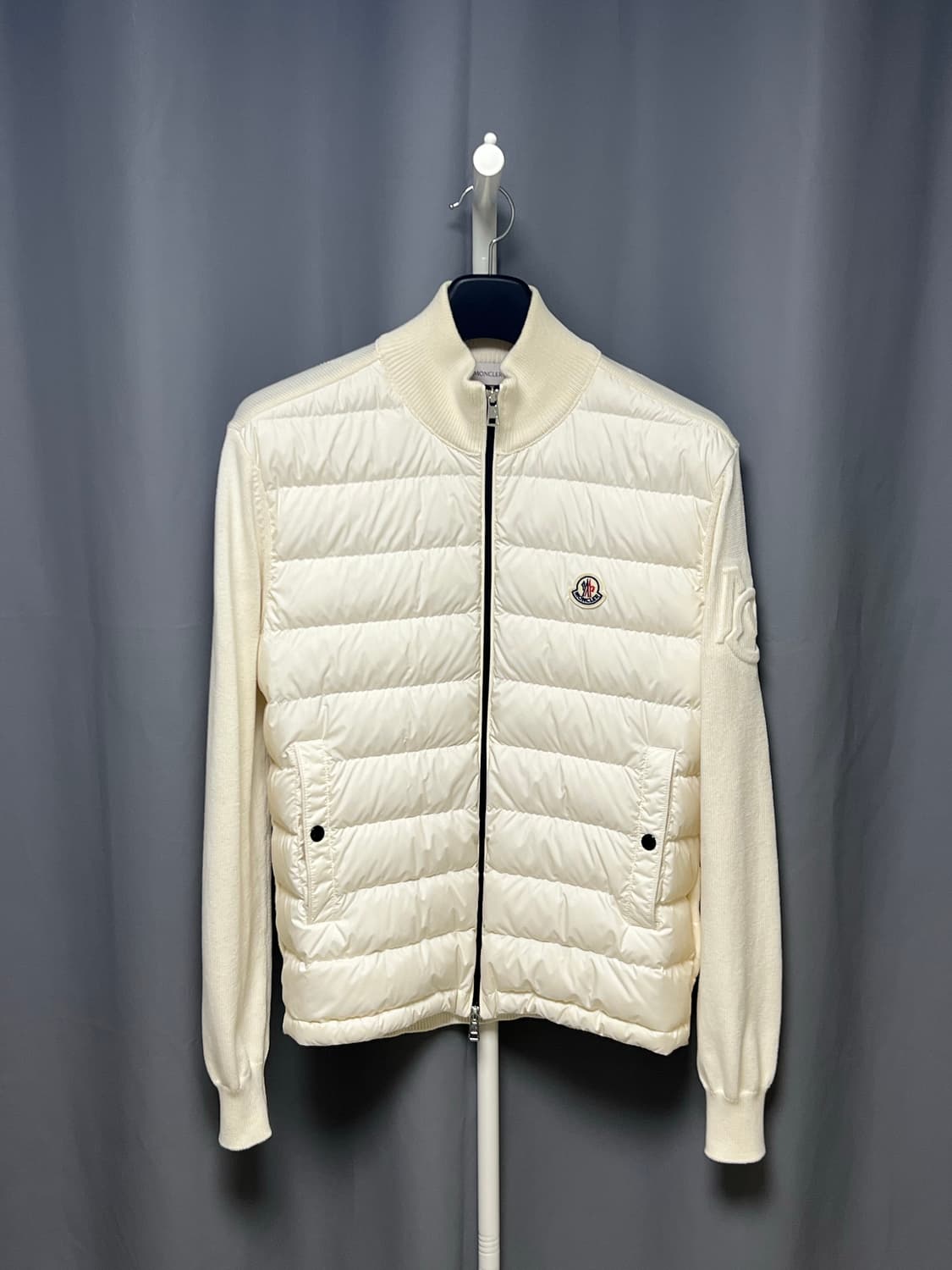 [정품] 새상품급 24FW / 몽클레어 니트패딩 아이보리 M 상품이미지1