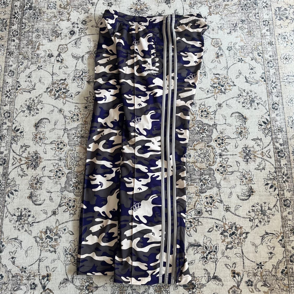 아디다스 구유로파 왕관 카모 트랙팬츠 상품이미지3