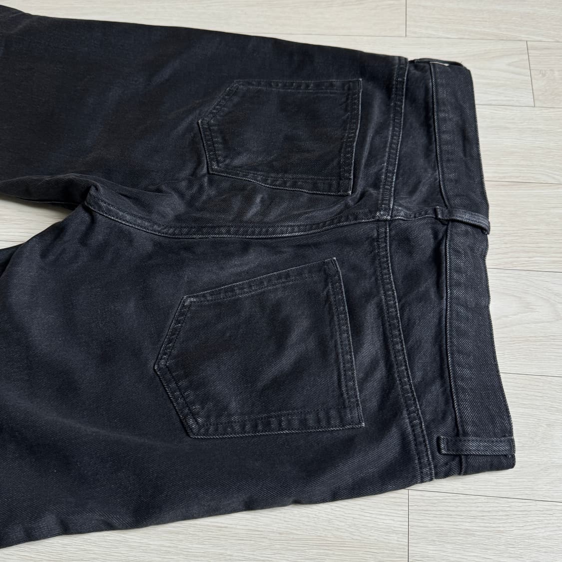 아르켓 레귤러 크롭 진 (흑청) 상품이미지3