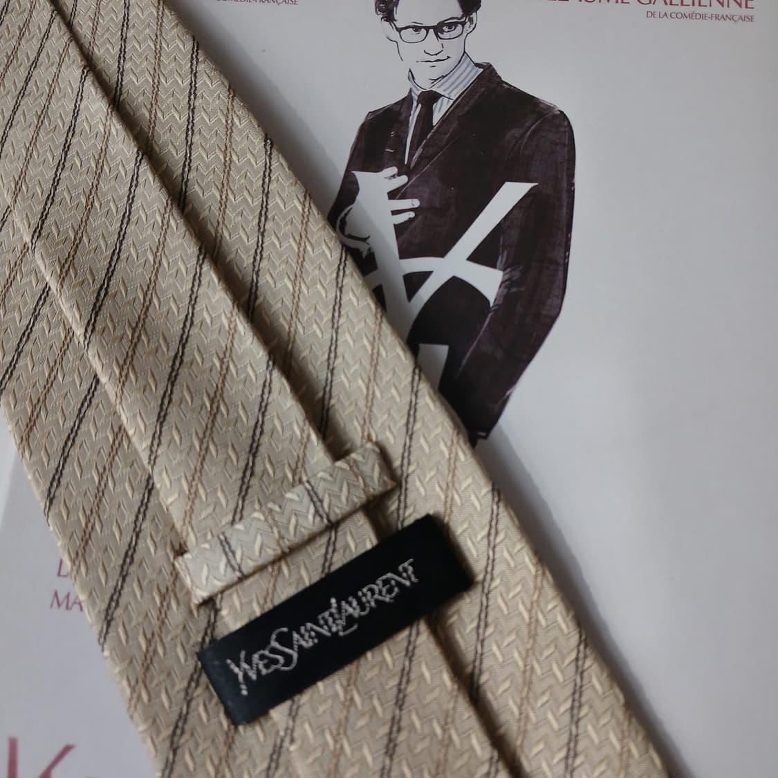 입생로랑 실크 골드 패턴 넥타이 9.4cm A+등급 A18841
 상품이미지5