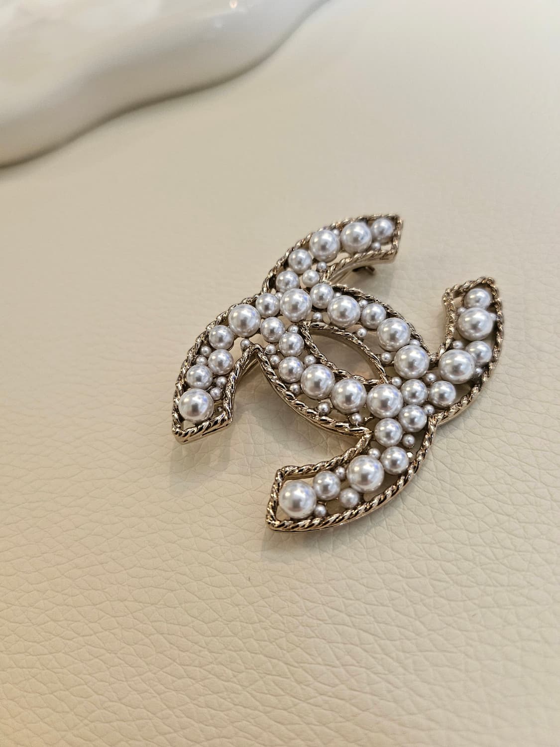 샤넬 CC 멀티진주 앤틱풍 로즈골드 브로치 업사이클링 상품이미지4