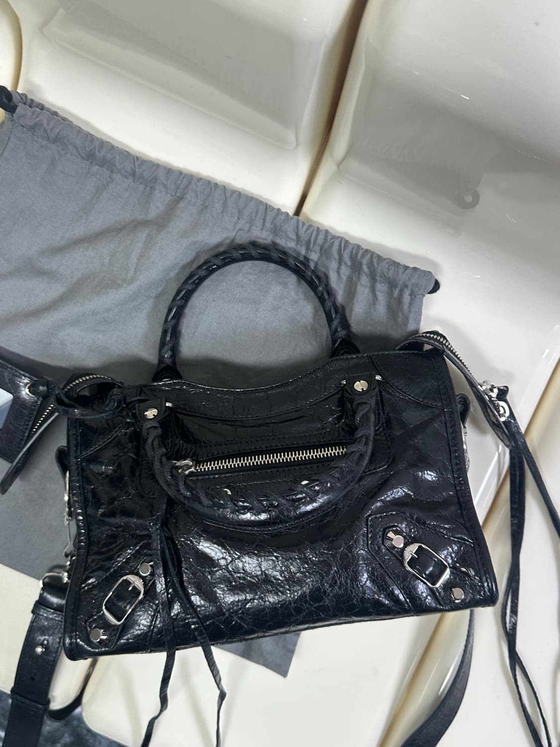 [새상품급 정품] 발렌시아가 시티 모터백 미니 블랙-2 상품이미지6