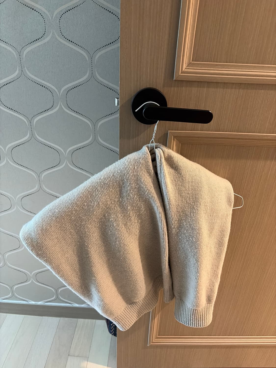 더콜디스트모먼트 베이지 니트 상품이미지3