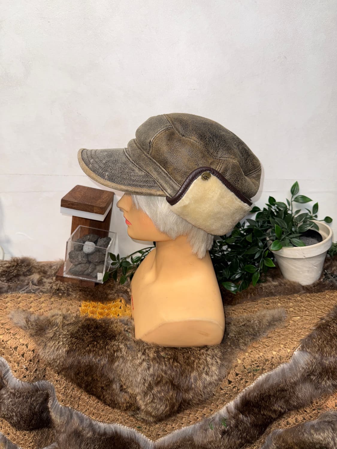 UGG ash brown lamb skin/ fur trapper hat 상품이미지2