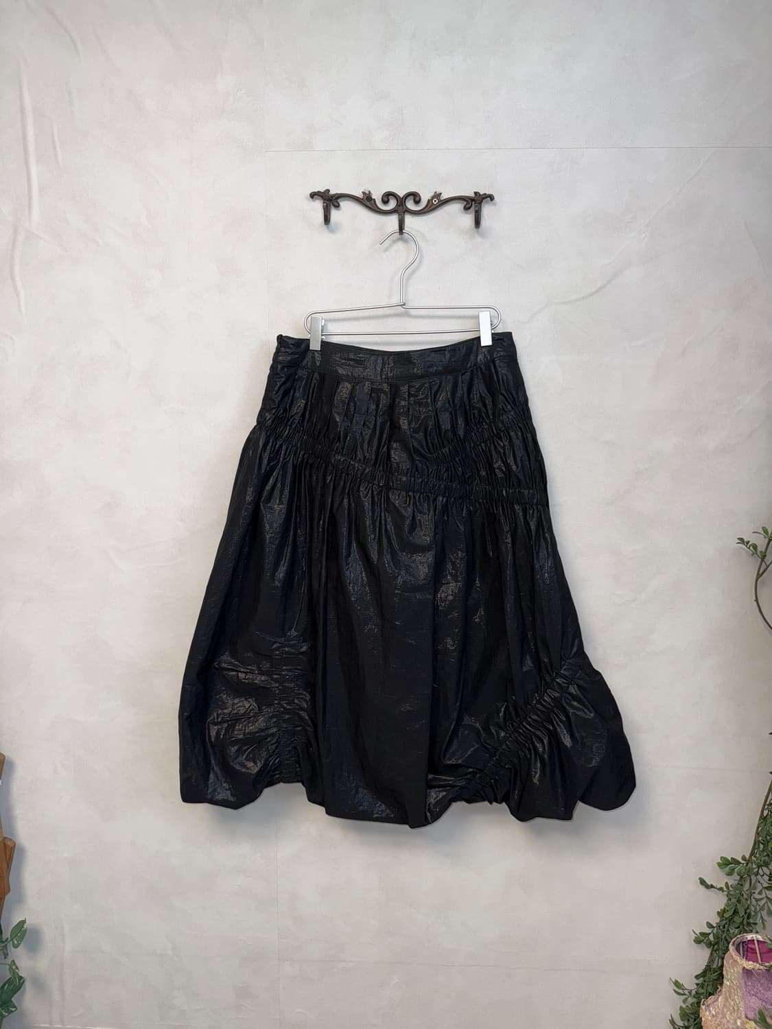 Black satin shirring balloon skirt 상품이미지4