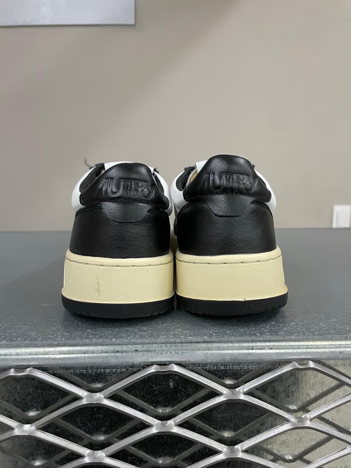 오트리 메달리스트 로우 블랙 40 상품이미지3