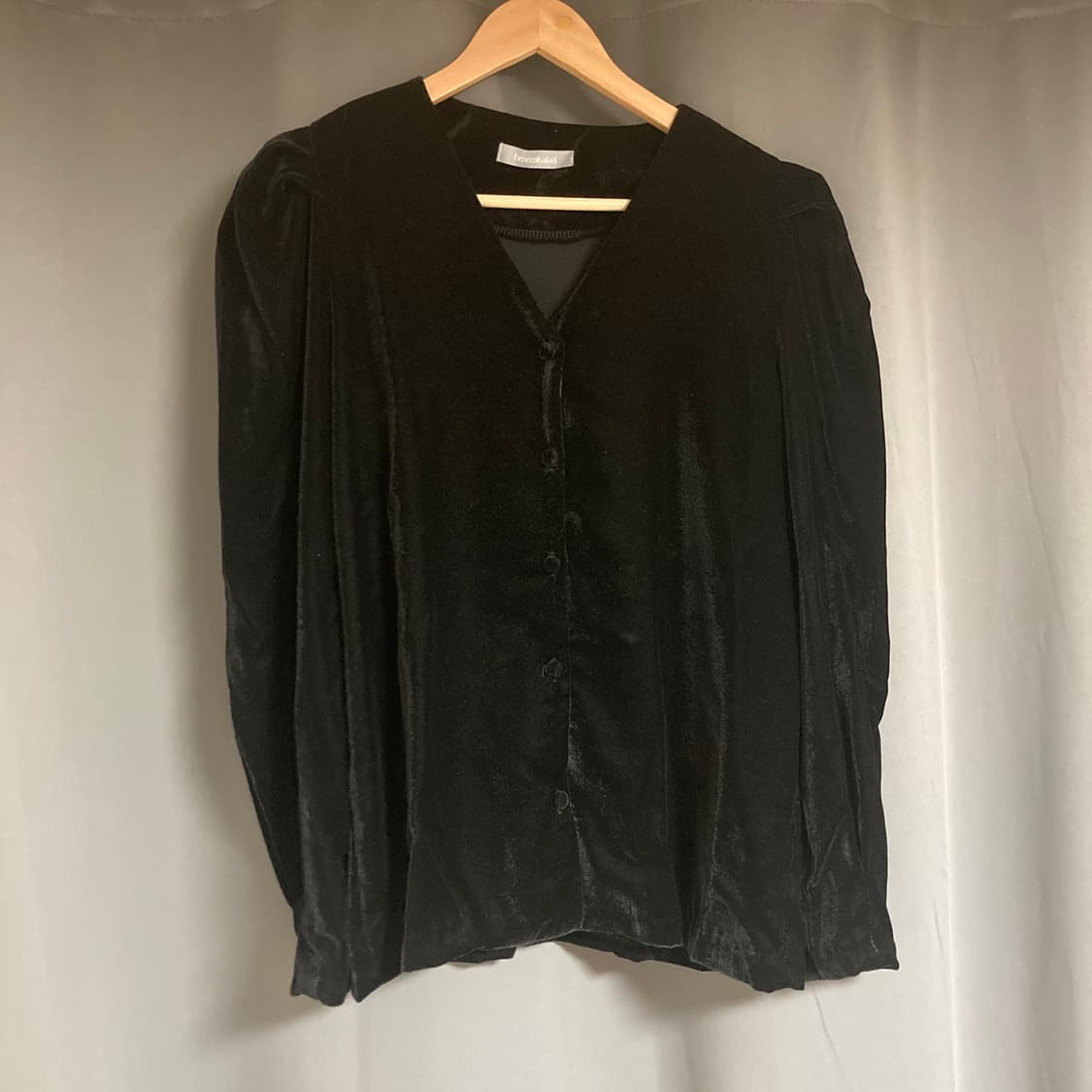 베리유 VERYYOU 브이넥 벨벳 블라우스(블랙) 새상품 상품이미지5