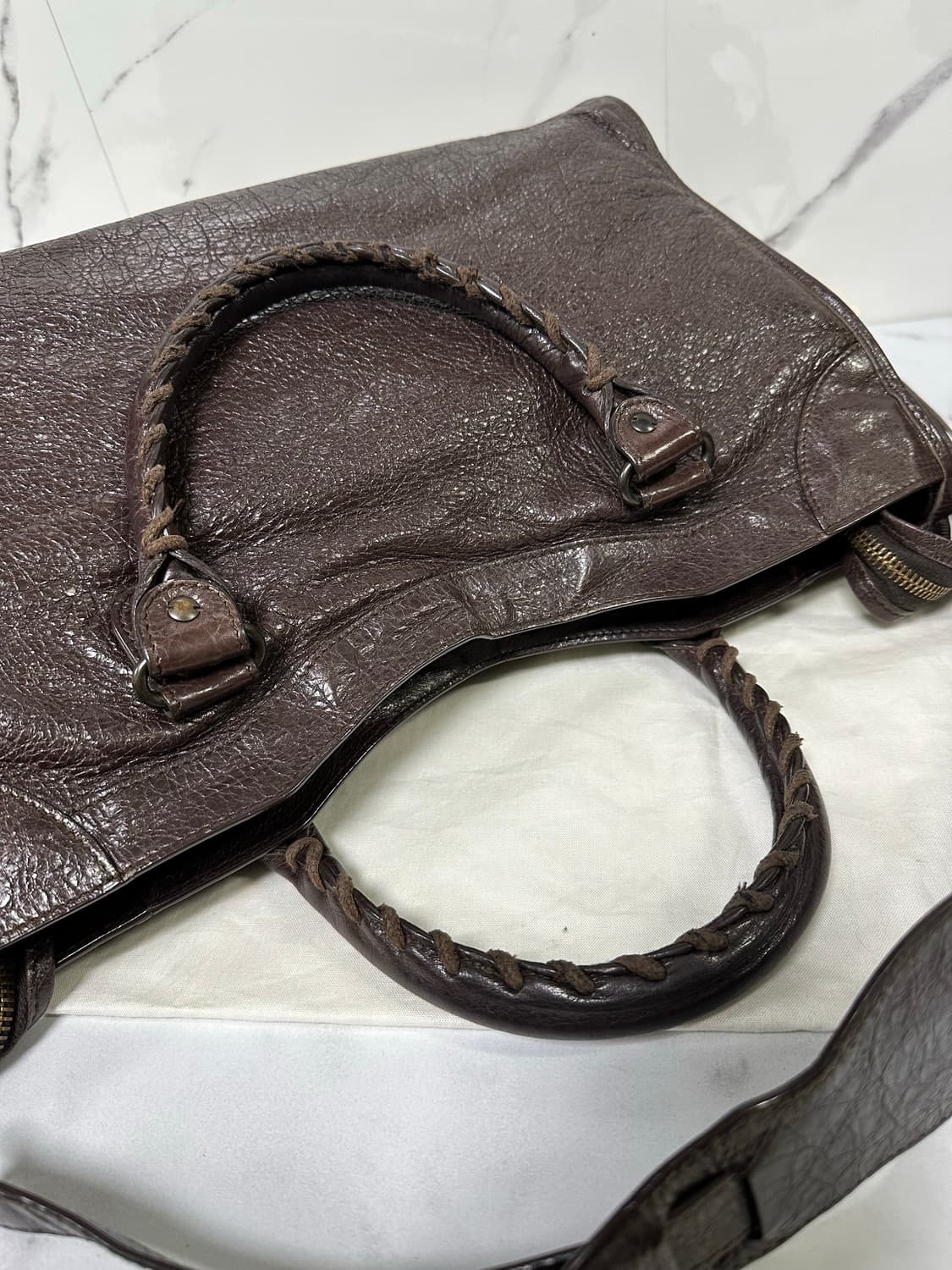 [A+ 정품] 발렌시아가 시티 모터백 미디움 다크브라운 상품이미지4