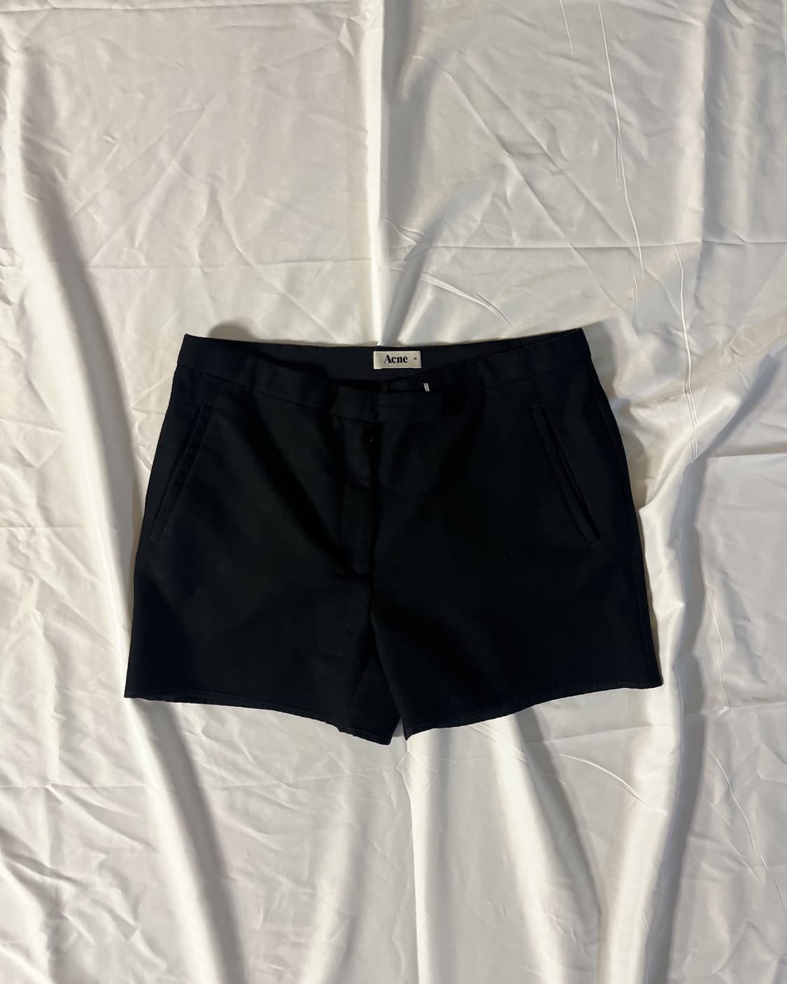 OLD ACNE SHORTS 상품이미지1