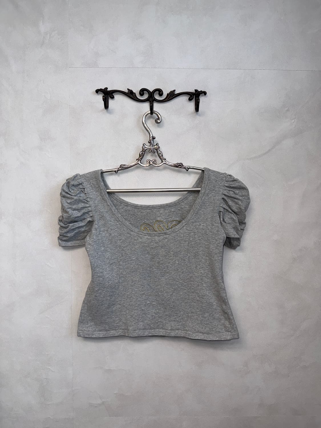 Gray leopard lettering puff 오프숄더 반팔티 상품이미지3