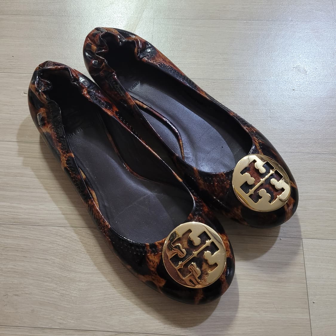 토리버치 레오파드패턴 레더 플랫슈즈 단화 구두 (7M/240) 상태굿 상품이미지1