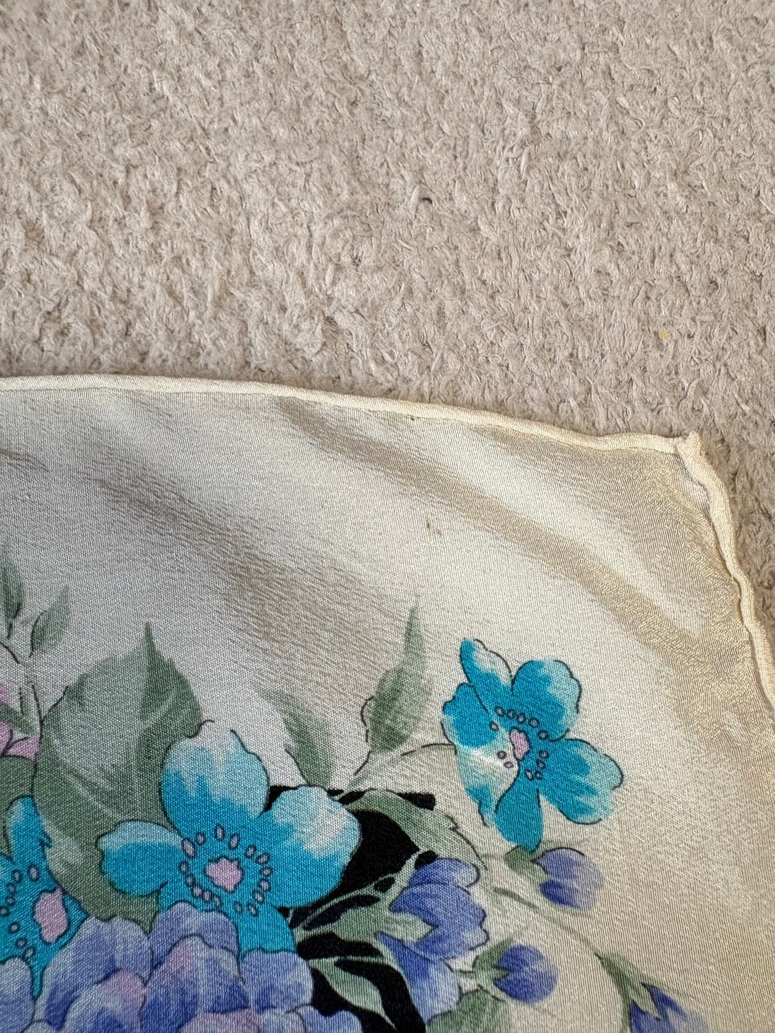 [정품] 입생로랑(YSL) 빈티지 플라워 쁘띠 스카프 상품이미지7