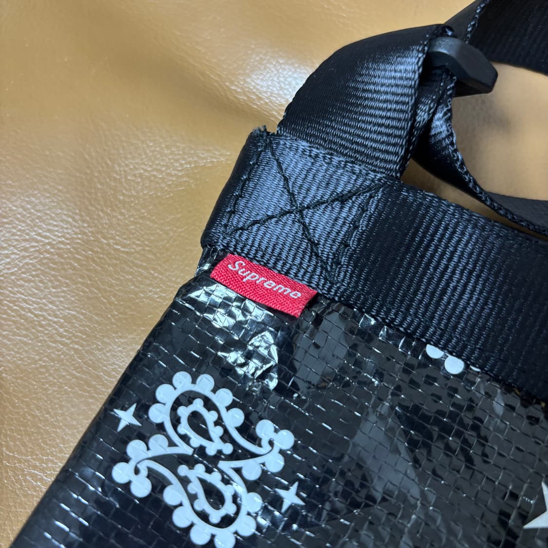 Supreme 슈프림 반다나 블랙 타프 사이드백 샤코슈 가방 상품이미지5