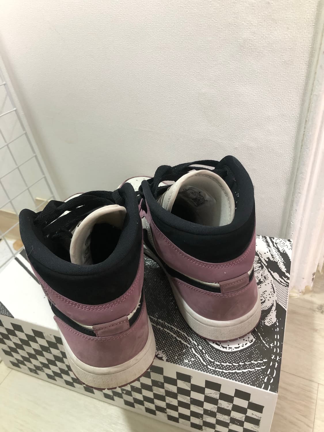 나이키 에어 조던 1 미드 SE 라이트 멀베리 상품이미지4