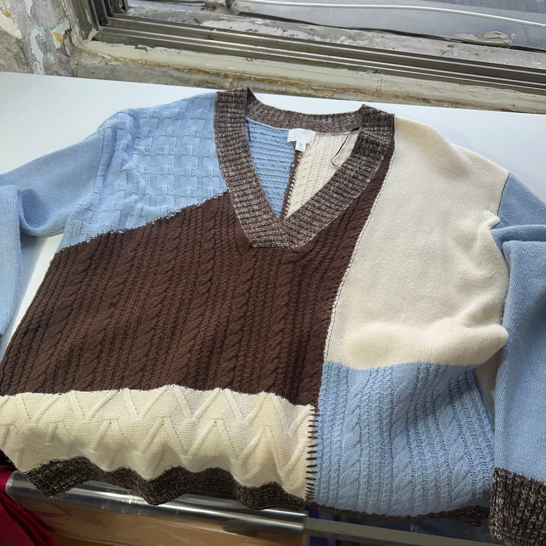 우먼L 에이치앤앰 H&M 루즈오버핏 멀티컬러 딥브이넥니트 상품이미지3