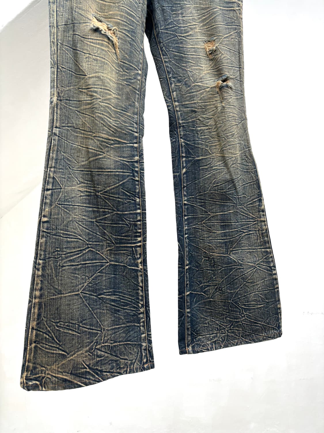 Sand washed scratch flared denim   상품이미지3