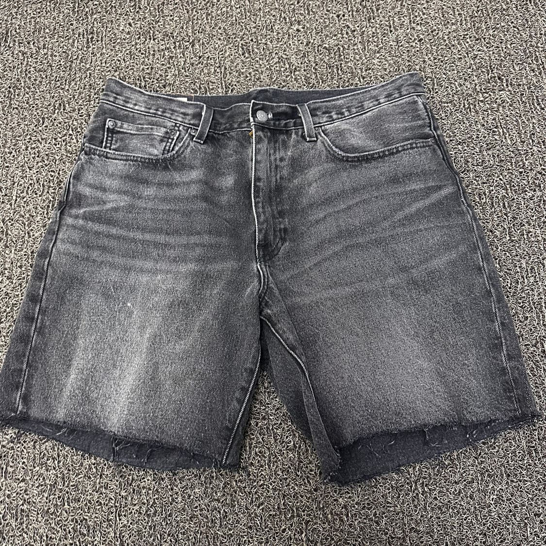 리바이스 프리미엄 데님 흑청반바지 34인치 상품이미지1