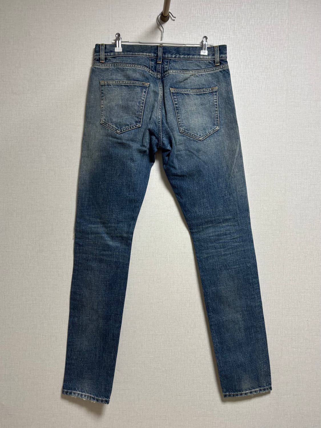 SAINT LAURENT PARIS 생로랑 디스트로이드 슬림핏 진 상품이미지2
