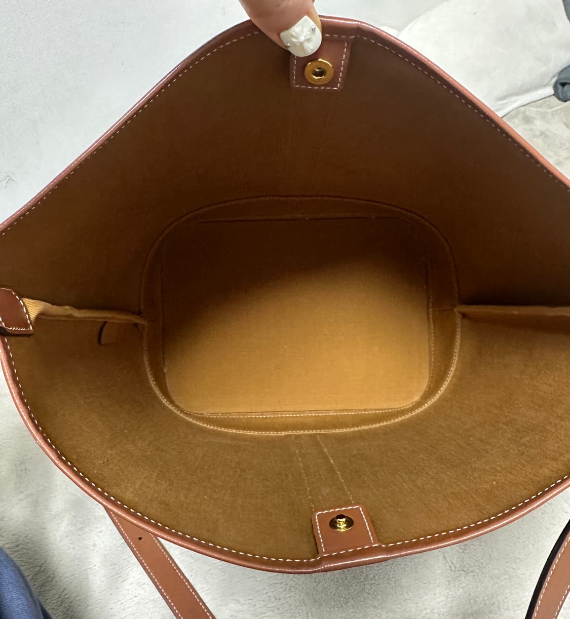 셀린느 트리옹프 버킷백 미디움 상품이미지6