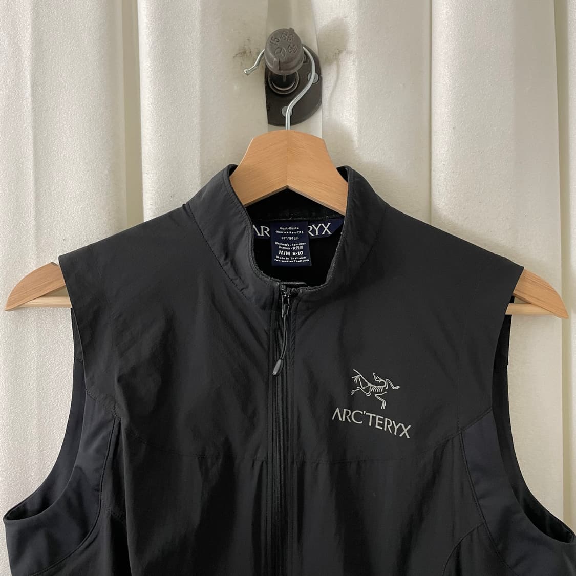 아크테릭스 블랙 집업 베스트 상품이미지4