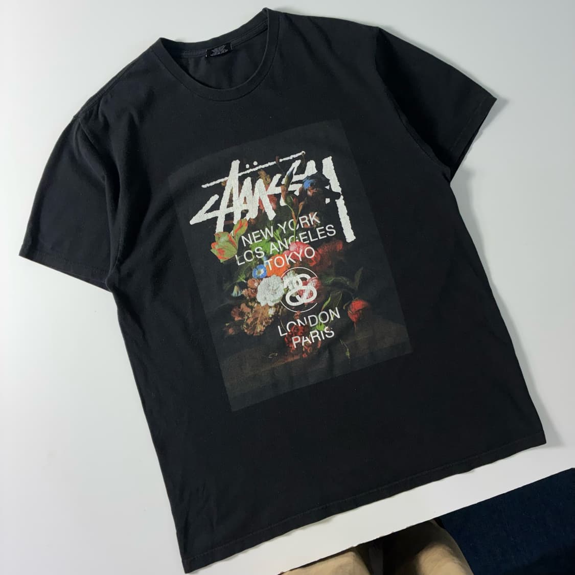 Stussy  스투시 빅스탁 플라워 그래픽 반팔티셔츠  상품이미지1