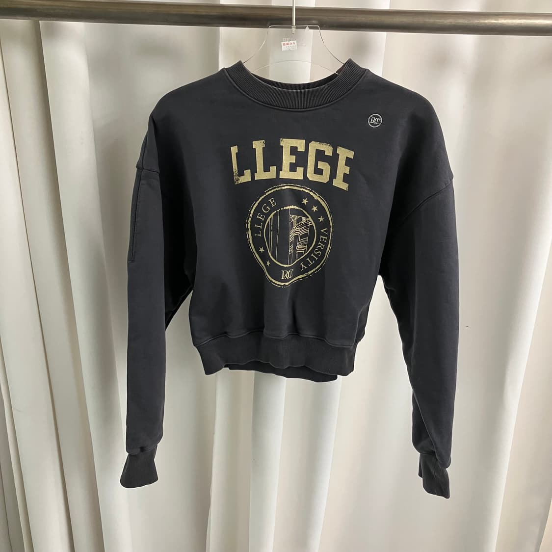 렉토 차콜 크롭 스웨트셔츠  상품이미지1